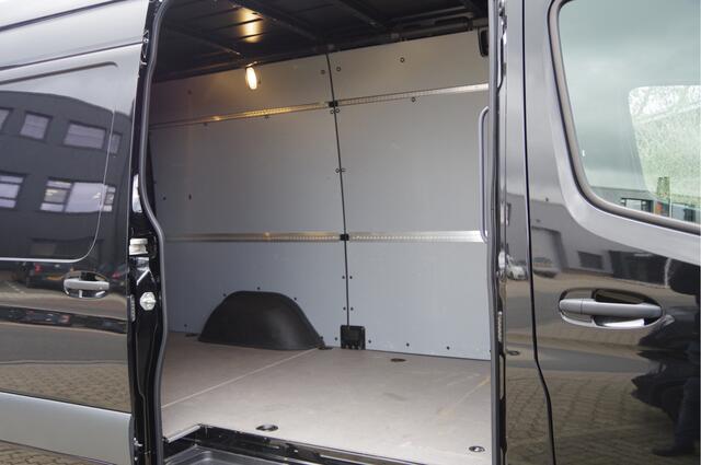 Mercedes-Benz SPRINTER 319 3.0 CDI V6 L2H2 AUT LED, ACC, MBUX 10.25, TREKHAAK 3.5T, 360 CAMERA, NAVI, CLIMA, STOELVERW, STANDKACHEL