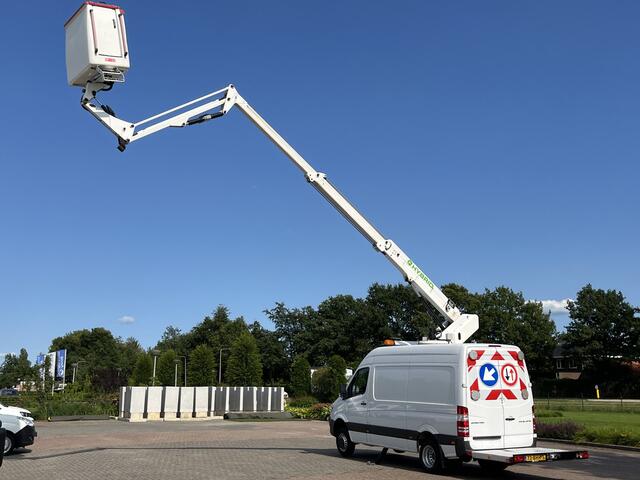 Mercedes-Benz SPRINTER 516 160pk Hoogwerker 17 meter Euro 6 Pto Omvormer Verkeersbord Bedieningspaneel Kastinrichting Airco Cruise control Tachograaf Steunpoten Telefoonverbinding