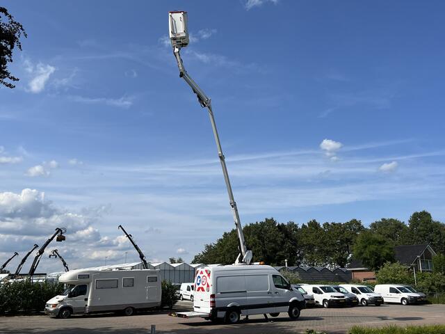 Mercedes-Benz SPRINTER 516 160pk Hoogwerker 17 meter Euro 6 Pto Omvormer Verkeersbord Bedieningspaneel Kastinrichting Airco Cruise control Tachograaf Steunpoten Telefoonverbinding