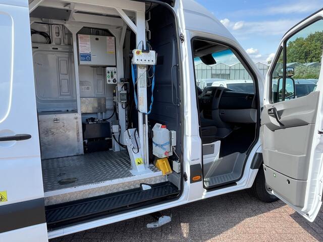 Mercedes-Benz SPRINTER 516 160pk Hoogwerker 17 meter Euro 6 Pto Omvormer Verkeersbord Bedieningspaneel Kastinrichting Airco Cruise control Tachograaf Steunpoten Telefoonverbinding