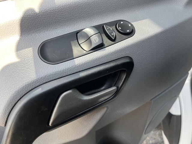 Mercedes-Benz SPRINTER 516 160pk Hoogwerker 17 meter Euro 6 Pto Omvormer Verkeersbord Bedieningspaneel Kastinrichting Airco Cruise control Tachograaf Steunpoten Telefoonverbinding