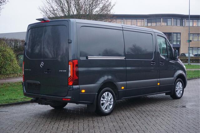 Mercedes-Benz SPRINTER 319CDI Select L2H1 BPM VRIJ!! 10.25" Mbux, ACC, LED, 3.5T Trekhaak, 17" LM!! NR. 829