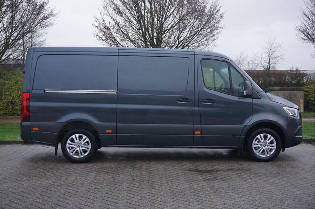 Mercedes-Benz SPRINTER 319CDI Select L2H1 BPM VRIJ!! 10.25" Mbux, ACC, LED, 3.5T Trekhaak, 17" LM!! NR. 829