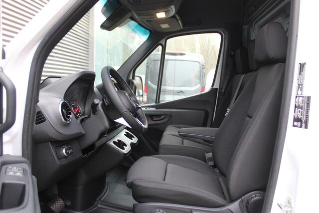 Mercedes-Benz SPRINTER 317CDI L2H2 Pro - Mbux 10 - 3.5t Trekhaak - Betimmering - Camera - Carplay - Bind spot - Cruise - Smartphone integratie - Rijklaar