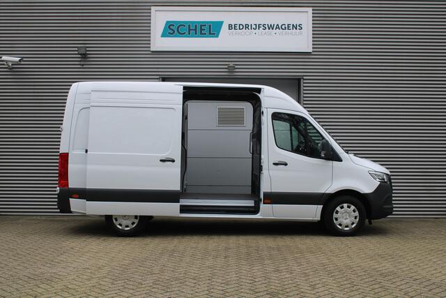 Mercedes-Benz SPRINTER 317CDI L2H2 Pro - 2x Schuifdeur - LED - Mbux 10 - 3.5t Trekhaak - Betimmering - Camera - Carplay - Bind spot - Cruise - Smartphone integratie - Rijklaar