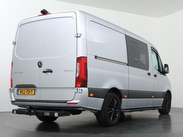 Mercedes-Benz SPRINTER 319 | 3.0 V6 | L2 H1 | Dubbele Cabine | 3500 KG AHW | LM Velgen | Distronic | Trekhaak | 5-zits | V6 | Climate Control | Parkeercamera | Lederen bekleding | Certified