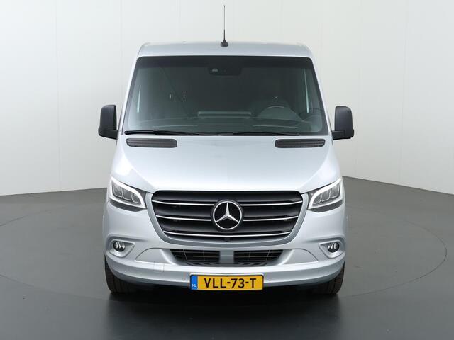 Mercedes-Benz SPRINTER 319 | 3.0 V6 | L2 H1 | Dubbele Cabine | 3500 KG AHW | LM Velgen | Distronic | Trekhaak | 5-zits | V6 | Climate Control | Parkeercamera | Lederen bekleding | Certified