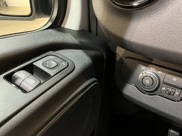 Mercedes-Benz SPRINTER 315 CDI L2 RWD DC Dubbel Cabine Open Laadbak / Euro 6 / Trekhaak 3500 KG / Airco / 3-Zits / 650 KM !! / BPM VRIJ !!