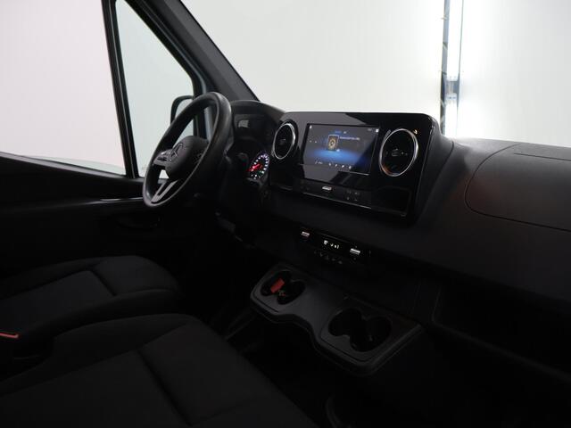 Mercedes-Benz SPRINTER 315 CDI Aut. | L2 H2 | Parkeercamera | Trekhaak 3500kg | Airco | Achteruitrijcamera | Dodehoekwaarschuwing | Comfort bestuurdersstoel en bijrijdersbank | Navigatie | Cruise Control | Spiegelpakket | Certified