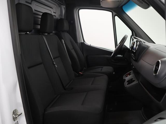 Mercedes-Benz SPRINTER 315 CDI Aut. | L2 H2 | Parkeercamera | Trekhaak 3500kg | Airco | Achteruitrijcamera | Dodehoekwaarschuwing | Comfort bestuurdersstoel en bijrijdersbank | Navigatie | Cruise Control | Spiegelpakket | Certified