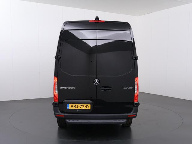 Mercedes-Benz SPRINTER 317 CDI | L2 H2 | Parkeercamera | 3-zits | Comfortstoel | Navigatie | Airco | Stoelverwarming | Certified