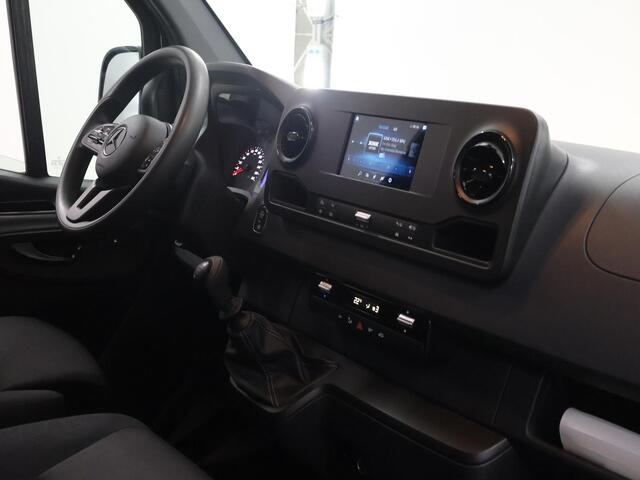 Mercedes-Benz SPRINTER 317 CDI | L2 H2 | Parkeercamera | 3-zits | Comfortstoel | Navigatie | Airco | Stoelverwarming | Certified