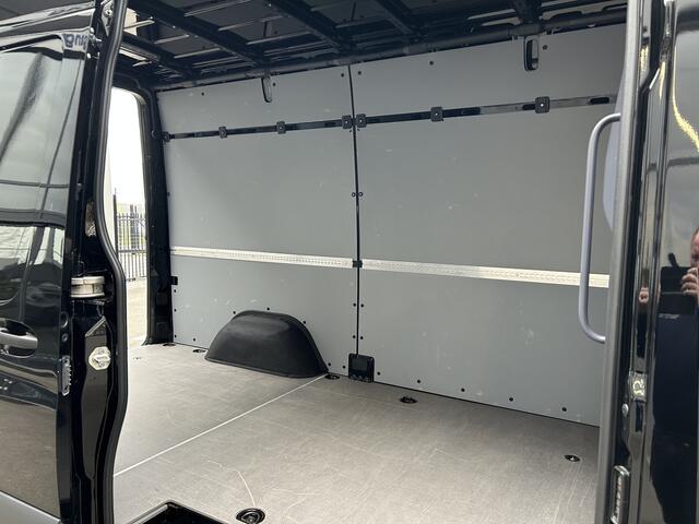 Mercedes-Benz SPRINTER 317 CDI L2 H2 3500KG Trekhaak / Automaat / MBUX / Carplay navigatie / Cruise control / Airco / 270 Graden achterdeuren
