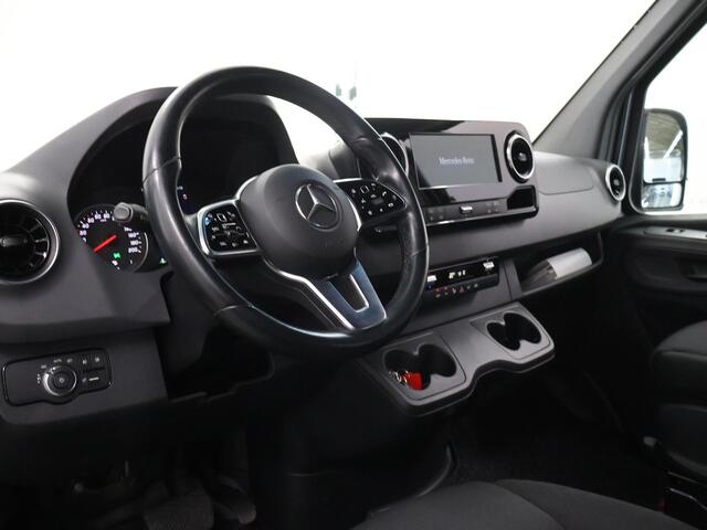 Mercedes-Benz SPRINTER 319 3.0 CDI V6 | L2 H2 | Dubbele Cabine | Climate Control | LM Velgen | 5-zits | Navigatie | Schuifdeur L+R | 3500KG AHW | 360° Camera | Certified |