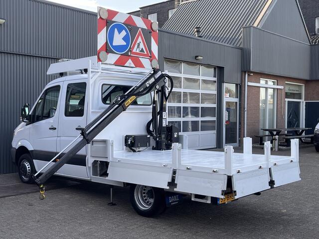Mercedes-Benz SPRINTER 513 CDI 366 Hiab Laadkraan 018T Trekhaak 2000 kg Airco 6 persoons uitvoering Open laadbak Pick-up Euro 6 Verkeersbord Actiebord Pijlenbord Bakwagen P-up Tachograaf 1e eigenaar ex gemeente