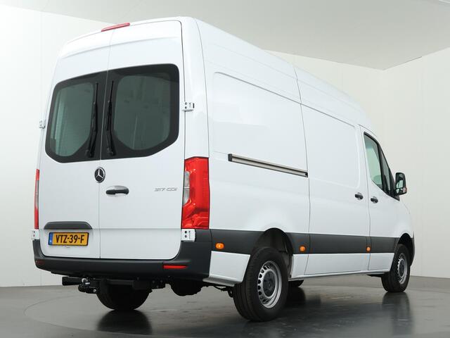 Mercedes-Benz SPRINTER 317 CDI Aut. | L2 H2 | Airco | Cruise Control | Trekhaak | Achterdeuren met ruit | Comfort-stoel | Certified