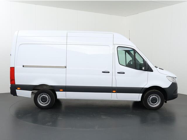 Mercedes-Benz SPRINTER 317 CDI Aut. | L2 H2 | Airco | Cruise Control | Trekhaak | Achterdeuren met ruit | Comfort-stoel | Certified