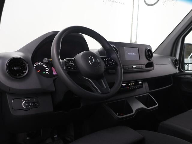 Mercedes-Benz SPRINTER 317 CDI Aut. | L2 H2 | Airco | Cruise Control | Trekhaak | Achterdeuren met ruit | Comfort-stoel | Certified