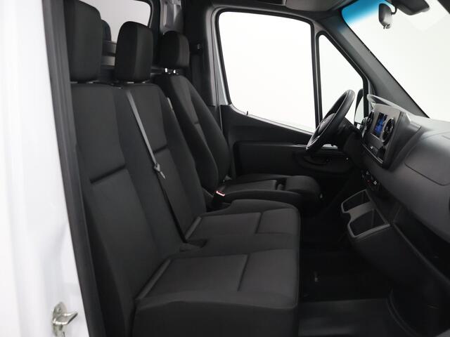 Mercedes-Benz SPRINTER 317 CDI Aut. | L2 H2 | Airco | Cruise Control | Trekhaak | Achterdeuren met ruit | Comfort-stoel | Certified
