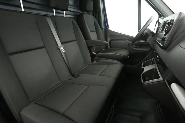 Mercedes-Benz SPRINTER 3.0 V6 319CDI L2H1 191PK 3000KG Trekgew. Dubbellucht Automaat Airco Cruise Camera Carplay Navi 3 Pers Imperiaal Trekhaak