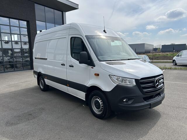 Mercedes-Benz SPRINTER 316 CDI L2 H2 2800KG Trekhaak / MBUX / Navigatie / Camera / Cruise control / Airco / 270 Graden achterdeuren
