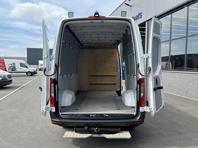 Mercedes-Benz SPRINTER 316 CDI L2 H2 2800KG Trekhaak / MBUX / Navigatie / Camera / Cruise control / Airco / 270 Graden achterdeuren