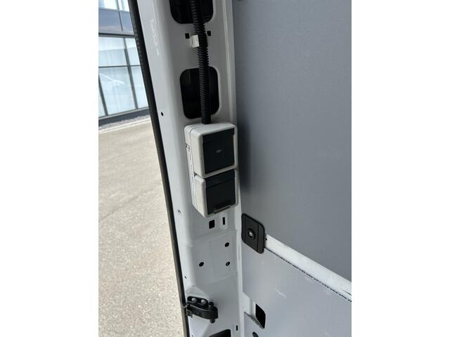 Mercedes-Benz SPRINTER 316 CDI L2 H2 2800KG Trekhaak / MBUX / Navigatie / Camera / Cruise control / Airco / 270 Graden achterdeuren