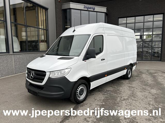 Mercedes-Benz SPRINTER 317 CDI L2 H2 9G-TRONIC / MBUX / Camera / Parkeersensoren / Navigatie / Cruise control / Airco / 270 Graden achterdeuren