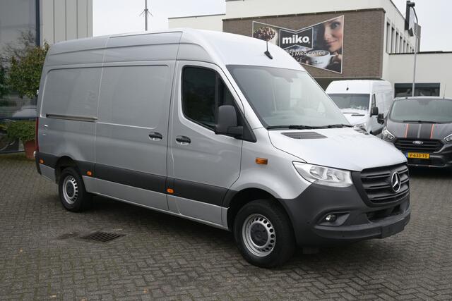 Mercedes-Benz SPRINTER 317 CDI L2H2 RWD MBUX met 360 graden camera en parkeersensoren, Geveerde stoel, Etc.