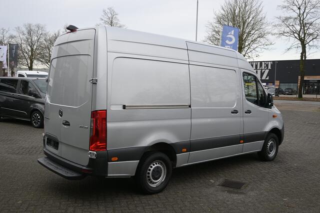 Mercedes-Benz SPRINTER 317 CDI L2H2 RWD MBUX navigatie 360 graden camera en parkeersensoren, Geveerde stoel, Etc.