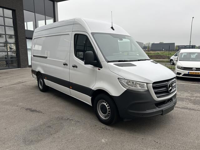 Mercedes-Benz SPRINTER 317 CDI L2 H2 MBUX / Navigatie / Camera / Parkeersensoren / Cruise control / Airco / 270 Graden achterdeuren