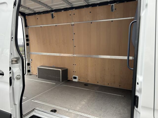 Mercedes-Benz SPRINTER 317 CDI L2 H2 MBUX / Navigatie / Camera / Parkeersensoren / Cruise control / Airco / 270 Graden achterdeuren