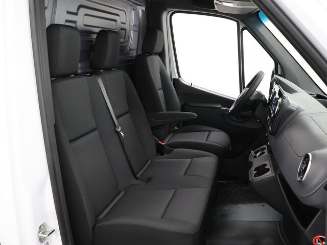 Mercedes-Benz SPRINTER 317 CDI L2H2 PRO Automaat | 3500 kg TREKKEN | 3-zits | Climate Control | Achteruitrijcamera | Airco | Cruise Control |
