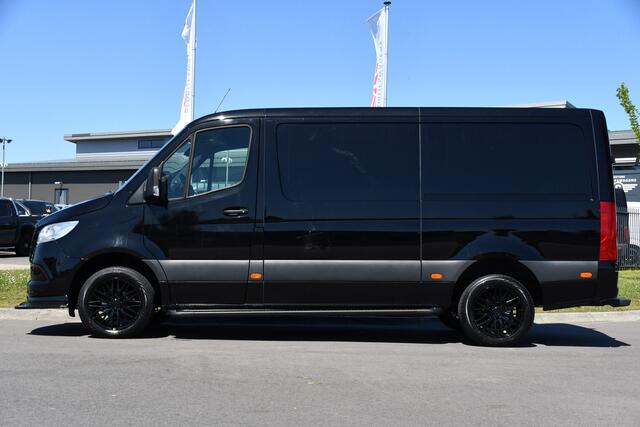 Mercedes-Benz SPRINTER 317 1.9 CDI L2H1 RWD AMG Black Edition Camera, Cruise, Carplay, 170PK, Multimedia, 2 x Geveerde stoel, Dodehoek, Automaat, Uniek!