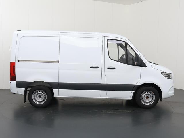 Mercedes-Benz SPRINTER 317 CDI | L1 H1 | Aut. | RWD | BPM VRIJ! | LED | TREKHAAK | STOELVERWARMING | 360 CAMERA | BIJRIJDERSBANK | STANDKACHEL | CRUISE | AIRCO | BUMPERS IN KLEUR | LEDEREN STUURWIEL | SPIEGELPAKKET | KUNST LEDER | CARPLAY / ANDROID AUTO
