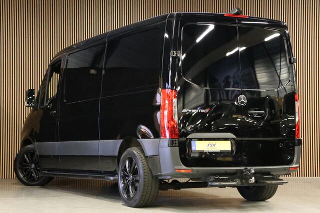 Mercedes-Benz SPRINTER 2.2 CDI L2H1 | MBUX | Camera | CarPlay | Lederen bekleding | Stoelverwarming | Navigatie | Trekhaak | Betimmering | Treeplanken | 18'' Sportvelgen | Nieuwe APK