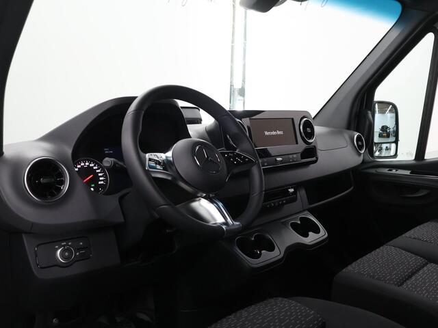Mercedes-Benz SPRINTER 319 CDI Aut. | L2 H2 | Pro | 3500 KG. AHW | LM Velgen | 3-zits | LED | Parkeercamera | Carplay | Trekhaak | BPM-Vrij |