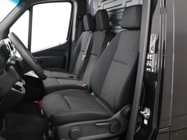 Mercedes-Benz SPRINTER 319 CDI Aut. | L2 H2 | Pro | 3500 KG. AHW | LM Velgen | 3-zits | LED | Parkeercamera | Carplay | Trekhaak | BPM-Vrij |
