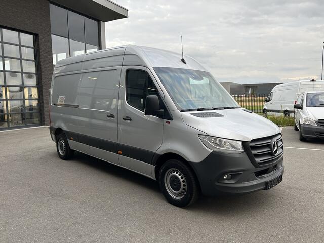 Mercedes-Benz SPRINTER 315 CDI L2 H2 MBUX / Navigatie / Camera / Parkeersensoren / Cruise control / Airco / 270 Graden achterdeuren