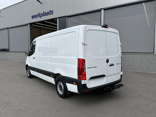 Mercedes-Benz SPRINTER 317 CDI L2 H1 2800KG Trekhaak / MBUX / Camera / Carplay navigatie / Airco / 270 Graden achterdeuren