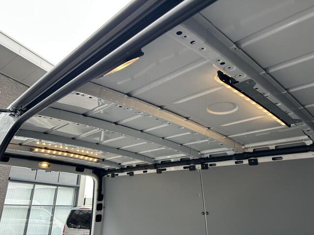 Mercedes-Benz SPRINTER 317 CDI L2 H1 2800KG Trekhaak / MBUX / Camera / Carplay navigatie / Airco / 270 Graden achterdeuren