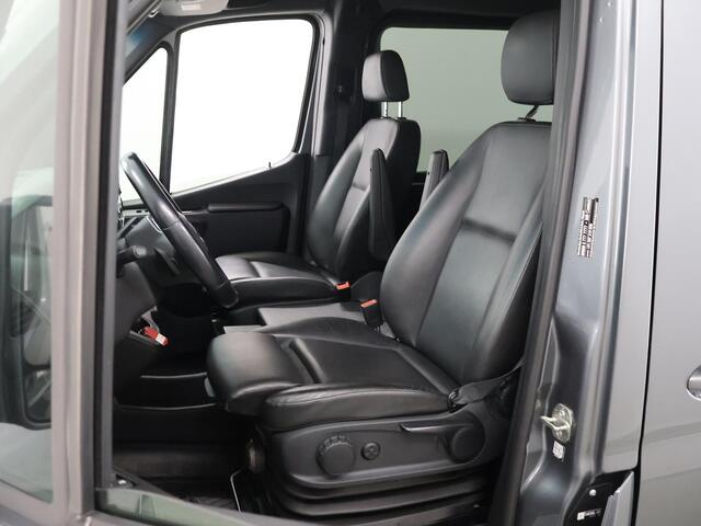 Mercedes-Benz SPRINTER 319 3.0 CDI | L2 H1 | V6 | Dubbele Cabine | Climate Control | Schuifdeur L+R | Lederen bekleding | LED | Sidebars | LM Velgen | Trekhaak | Parkeercamera | Stoelverwarming | Certified