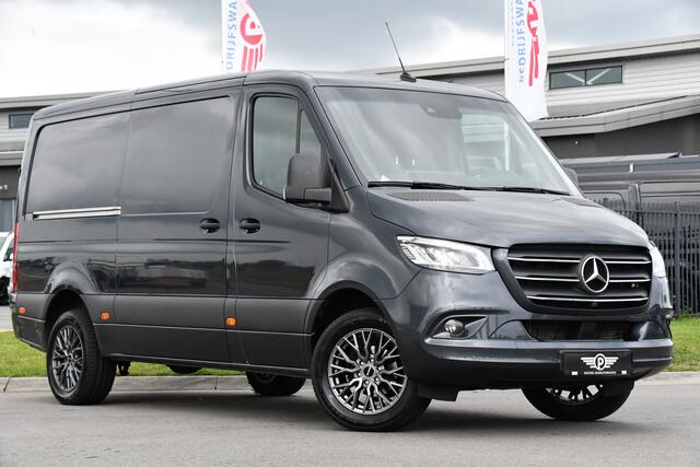 Mercedes-Benz SPRINTER 319 1.9 CDI L2H1 RWD PB Edition Full Options! 360 Camera, 3500kg Trekhaak, Cruise, LED, Stoelverwarming, 10,5'' Mbux, 2 x Schuifdeur, Leder, Uniek!