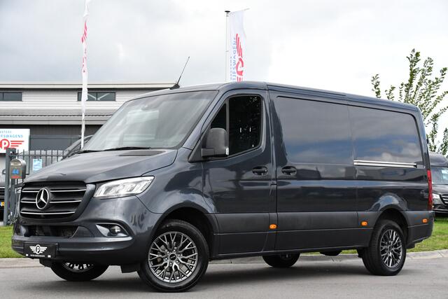 Mercedes-Benz SPRINTER 319 1.9 CDI L2H1 RWD PB Edition Full Options! 360 Camera, 3500kg Trekhaak, Cruise, LED, Stoelverwarming, 10,5'' Mbux, 2 x Schuifdeur, Leder, Uniek!