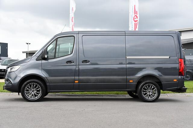 Mercedes-Benz SPRINTER 319 1.9 CDI L2H1 RWD PB Edition Full Options! 360 Camera, 3500kg Trekhaak, Cruise, LED, Stoelverwarming, 10,5'' Mbux, 2 x Schuifdeur, Leder, Uniek!