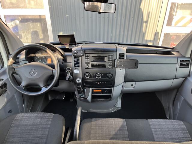 Mercedes-Benz SPRINTER 513 CDI 366 Hiab Laadkraan 018T Trekhaak 2000 kg Airco 6 persoons uitvoering Open laadbak Pick-up Euro 6 Verkeersbord Actiebord Pijlenbord Bakwagen P-up Tachograaf 1e eigenaar ex gemeente