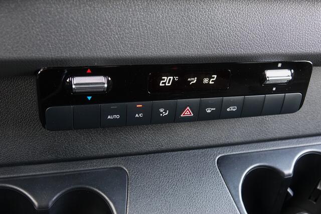 Mercedes-Benz SPRINTER 4x4 319Cdi 190Pk 9G-tronic | L2H1 | Dubbele Cabine | 2x Schuifdeur | 4WD | AWD | Bullbar | Treeplanken | 18'' All Terrain | Obsidian Black