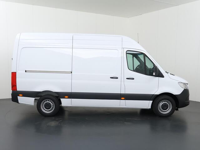 Mercedes-Benz SPRINTER 315 | Aut. | L2 H2 | RWD | PRO | 3500 KG. AHW | Airco | Cruise Control | 3500 KG. AHW | Carplay / Android Auto | Dodehoekassistent | Lane-Assist | Multifunctioneel Stuurwiel | 3-zits |