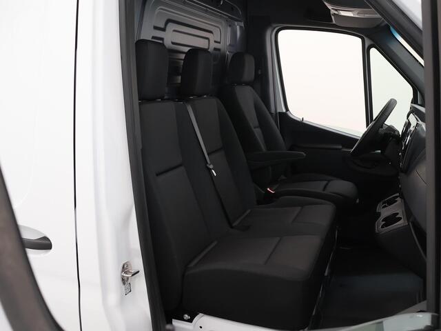 Mercedes-Benz SPRINTER 315 | Aut. | L2 H2 | RWD | PRO | 3500 KG. AHW | Airco | Cruise Control | 3500 KG. AHW | Carplay / Android Auto | Dodehoekassistent | Lane-Assist | Multifunctioneel Stuurwiel | 3-zits |