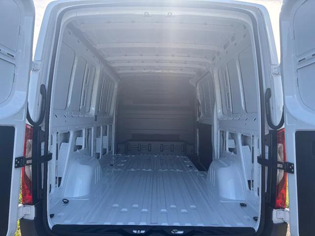 Mercedes-Benz SPRINTER 319CDI L2H1 4X4 Automaat Airco Camera Trekhaak Apple CarPlay NIEUW BPM VRIJ